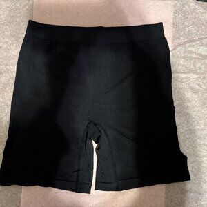 Breezies Large Black Seamless Long Leg Panties Boyshorts New
